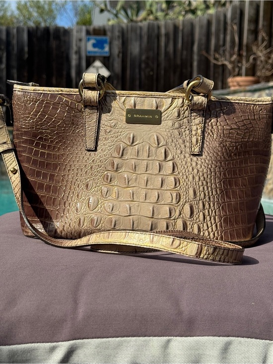 Brahmin Handbags - Brahmin Viviani Croc Embossed Leather Satchel Crossbody Brown Cream GUC w/duster